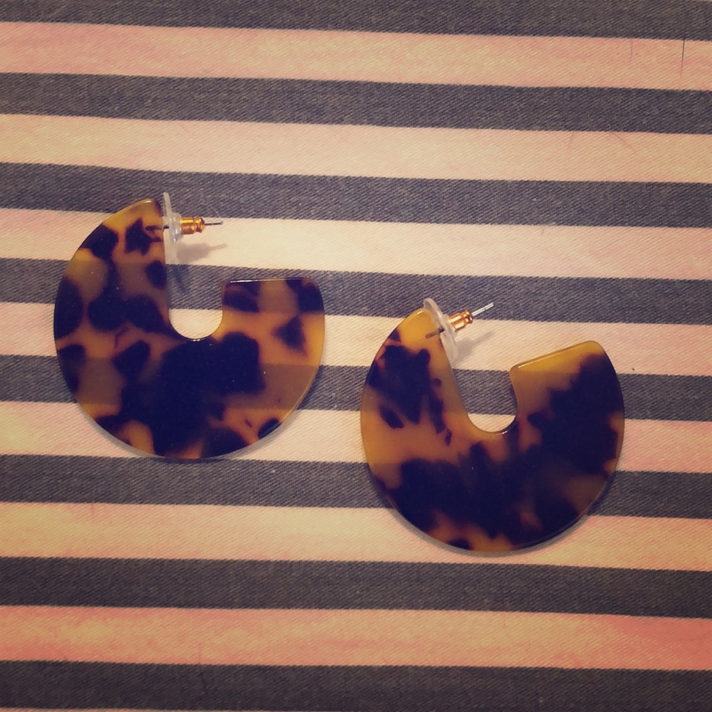 NWOT Tortoise earrings